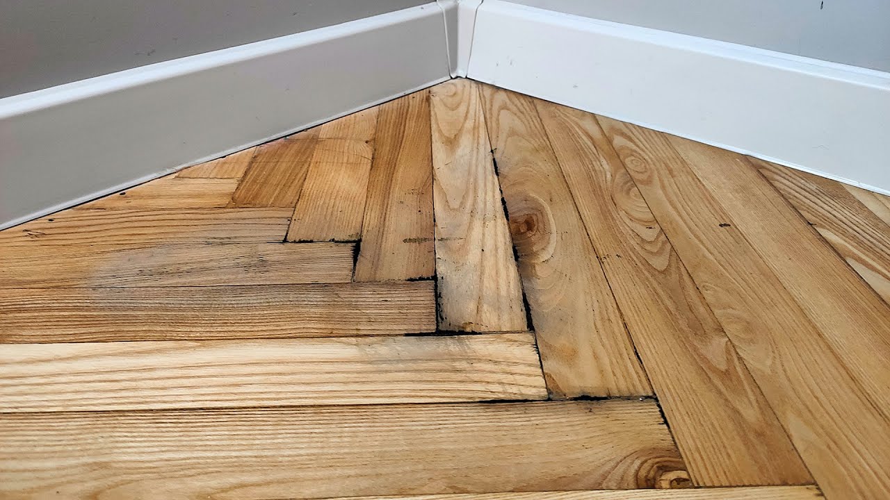 Restoration of a wooden floor damaged by water. How to fix it easily and quickly?