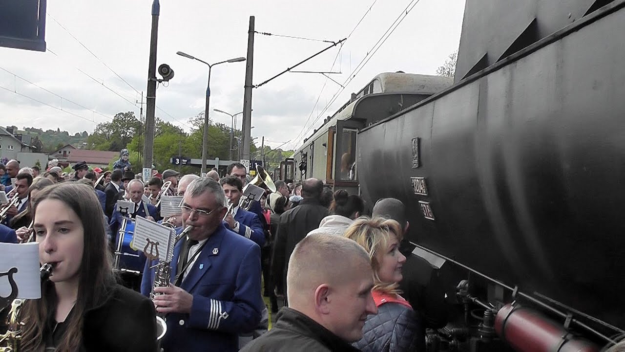 Retro   pociąg   w  Tuchowie  -  15.05.2016