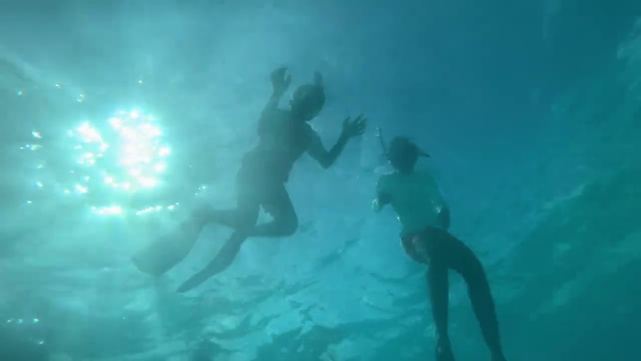 Deep sea in the Maldives| touching deep floor 