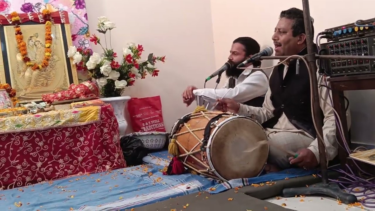 संसार के लोगों से आशा न किया करना जब कोई ना हो अपना राधे नाम जाप करना राधे नाम जाप करना#viral#Radhe 
