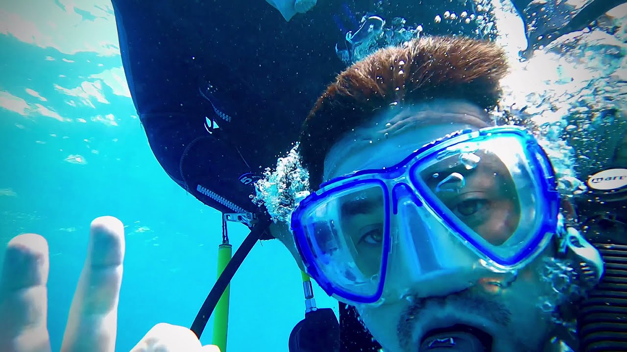 This GoPro9 is 10 feet deep without a dive cage in Red Sea - GoPro без подводного бокса.@BeeGeek
