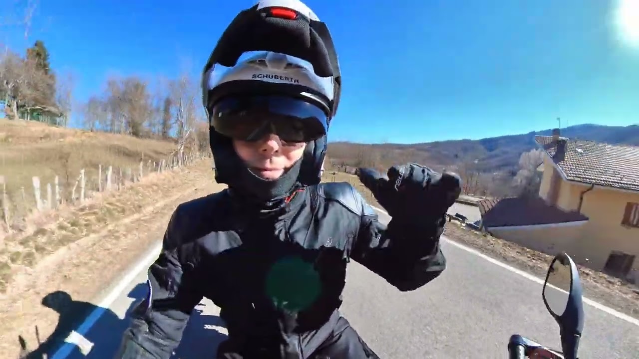 Moto Guzzi Stelvio 1200 4v Passo del Tomarlo 🇮🇹 dal paesino di Anzola a salire in vetta.