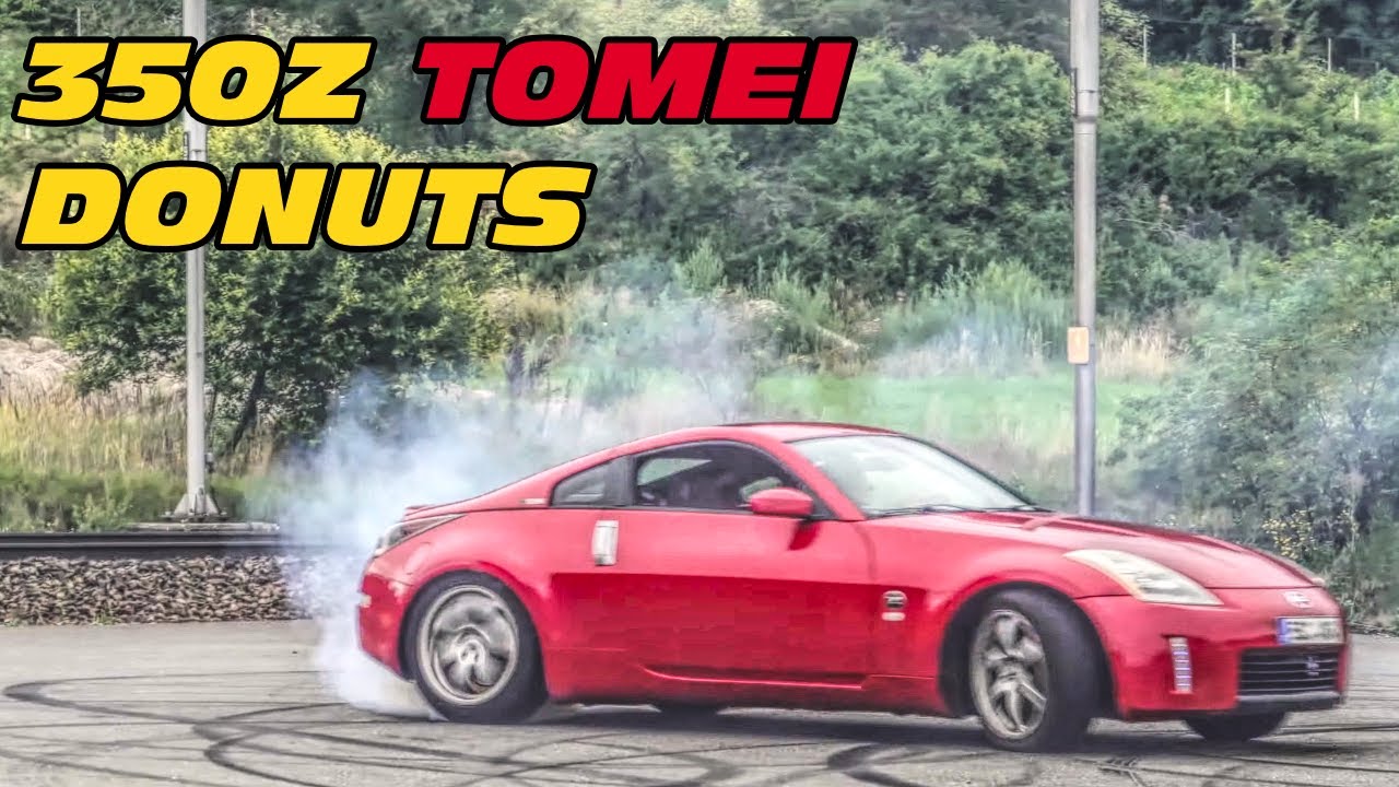 Crazy loud Nissan 350Z with Tomei exhaust doing donuts