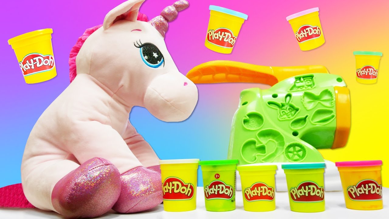 Play Doh kitchen. Le repas pour la licorne. Vid&eacute;o en fran&ccedil;ais pour enfants.