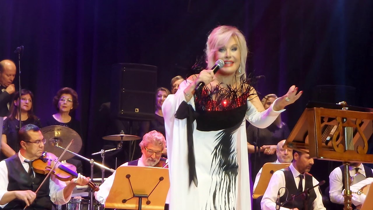 EMEL SAYIN -- Bir Kara Gözlüye Ay Balam Tutulup Yanmışam (5 Ekim 2018 CRR)