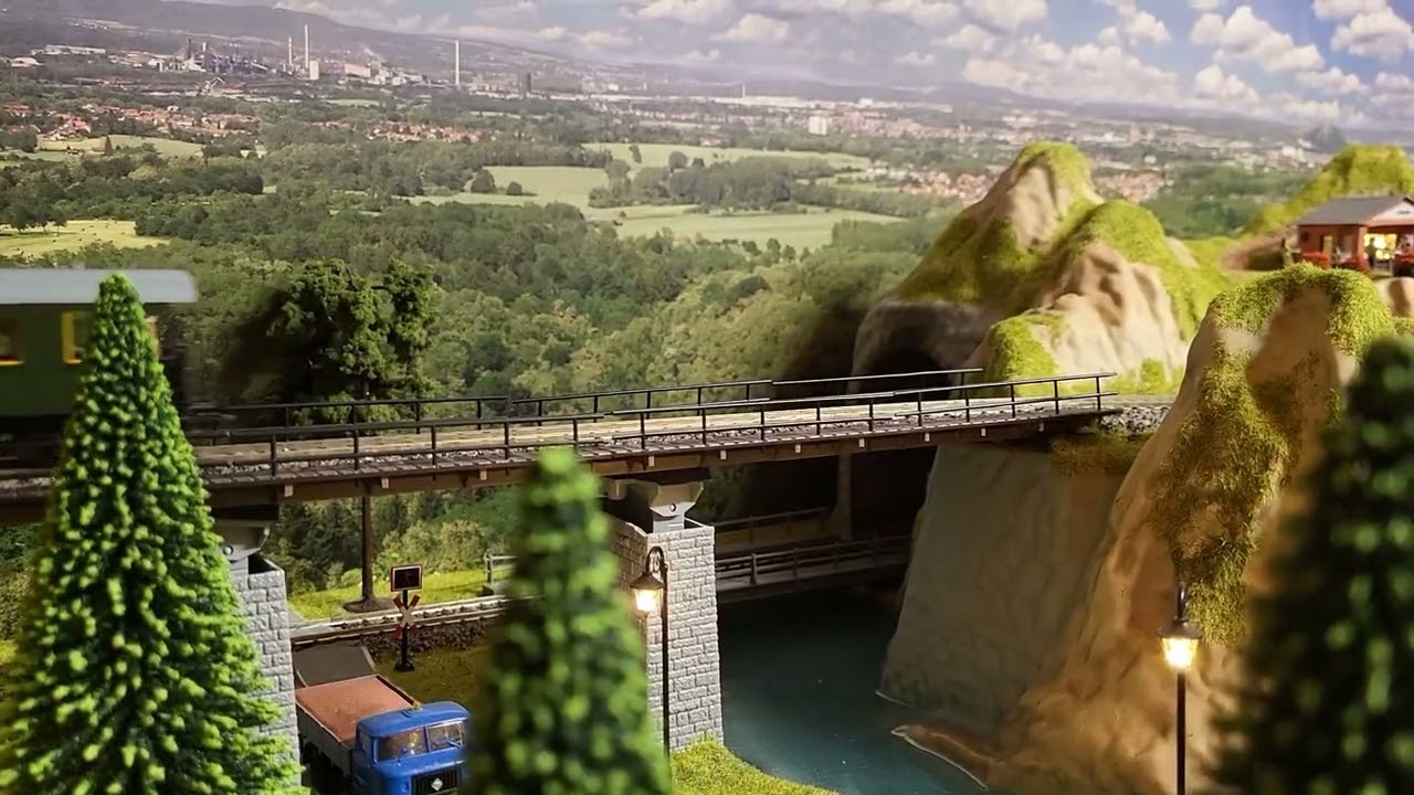 Dampflok BR 24 Trix 22324 H0 auf Noch Fertiggelände Schönmühlen mit Anbauteil rechts