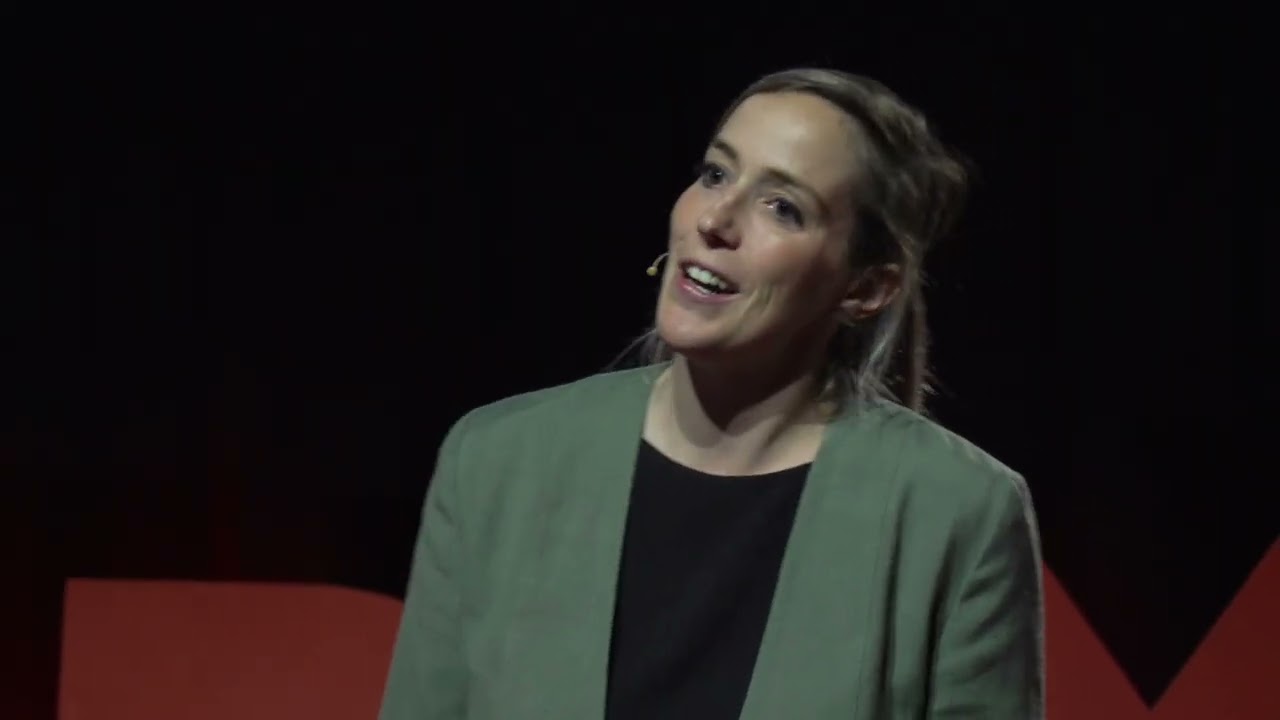 Casser les stéréotypes et décloisonner les silos | Marie du Chastel | TEDxUNamur