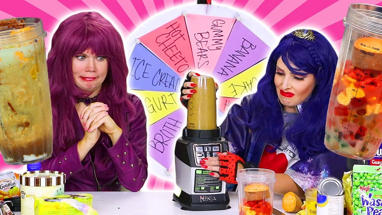 MYSTERY WHEEL OF SMOOTHIE CHALLENGE! (Mal and Evie Characters)