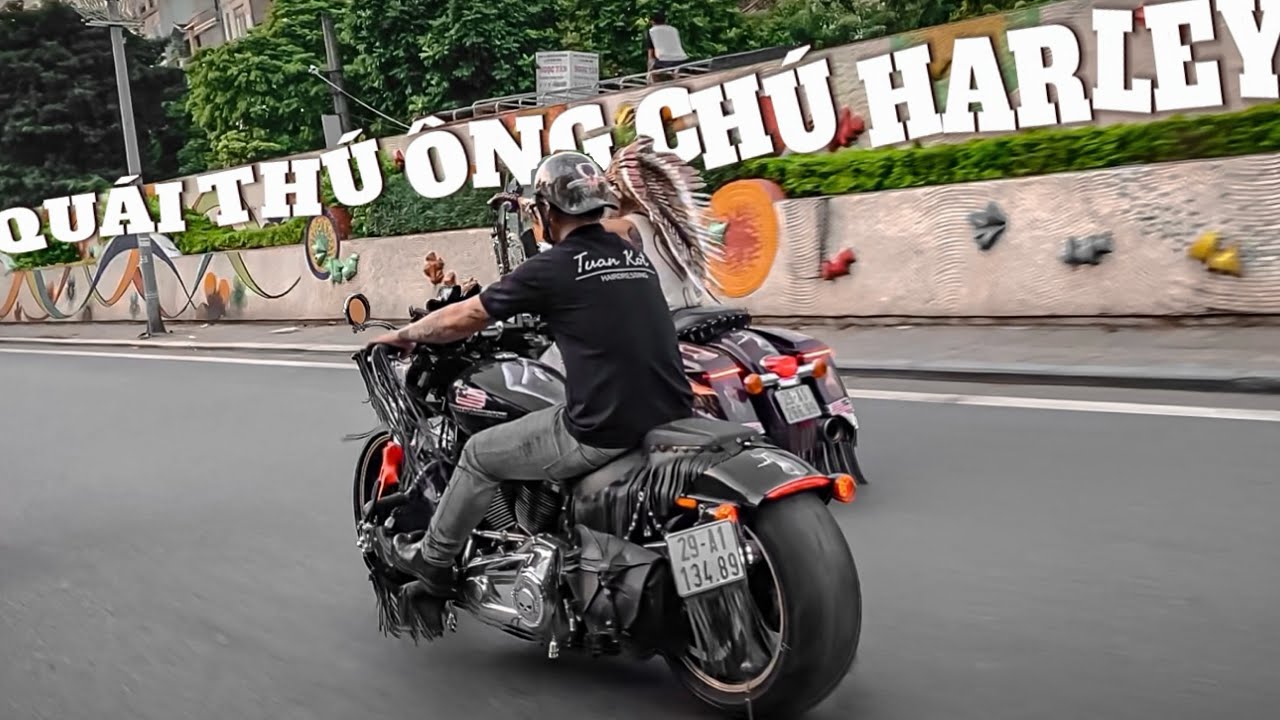 ÔNG CHÚ HARLEY CỰC CHẤT VỚI DÀN SIÊU XE QUÁI THÚ