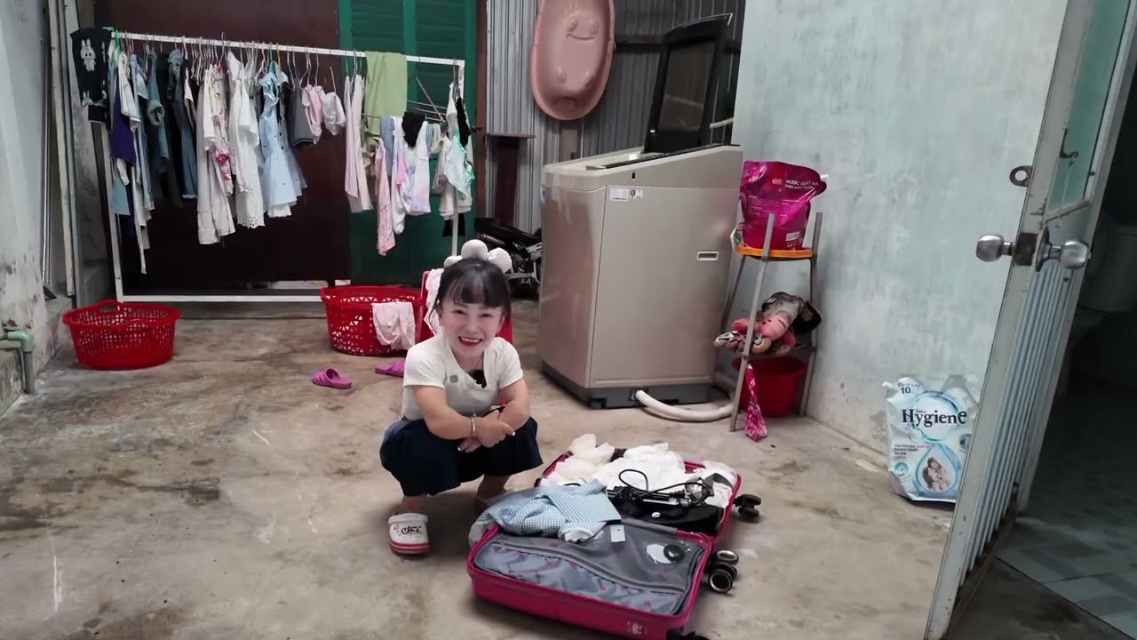 Ut Mini Về Nhà Thu Xếp Đồ Chuẩn Bị Chuyến Đi Tiếp Theo Và Bán Hàng Chở Lại. 