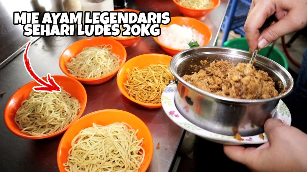 MIE AYAM LEGENDARIS LOKASINYA DISEBELAH SEKOLAH LEGENDARIS JUGA !! BAKMI AYAM BBT (BAKMI BABAH TONG)
