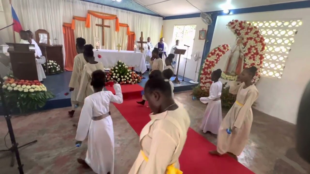 “Magnificat” mimé par les jeunes de la Paroisse Vierge Marie Reine. Messe solennelle du 22 août 2022