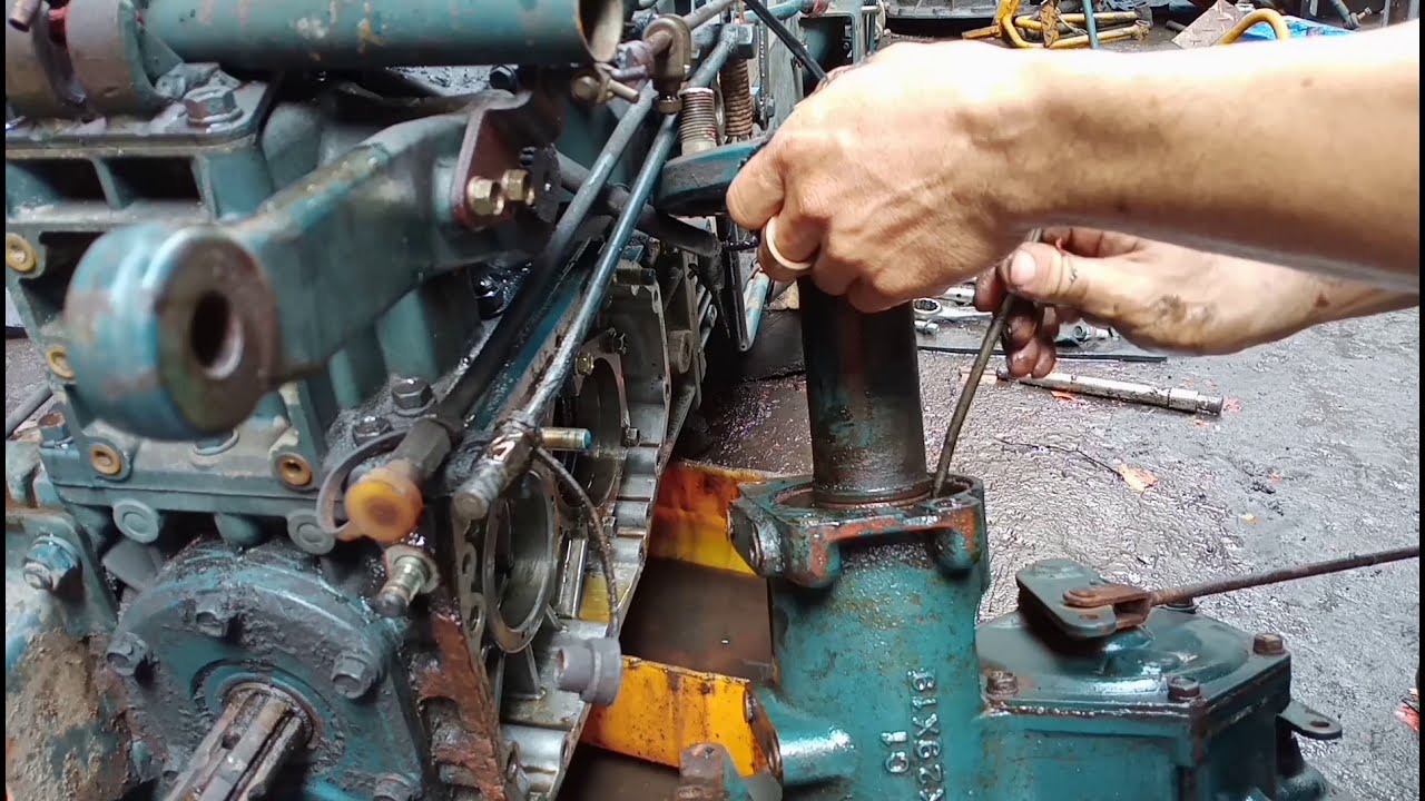 kubota B1600 rear axle right side