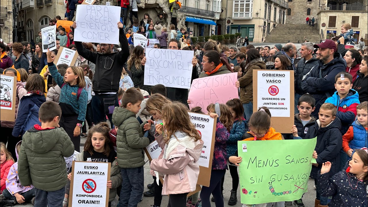 Concentración contra la mala calidad de los comedores escolares