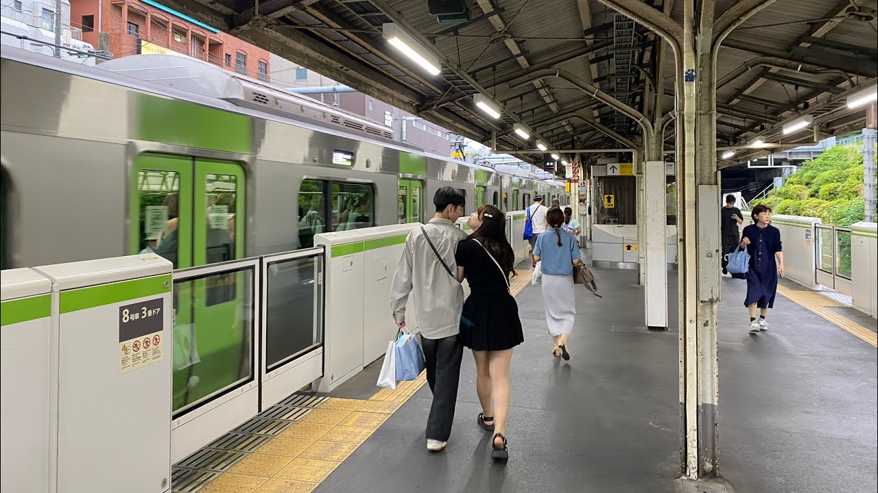TOKYO Yamanote Line - Komagome Station Relaxing Walk - Japan 4K ASMR