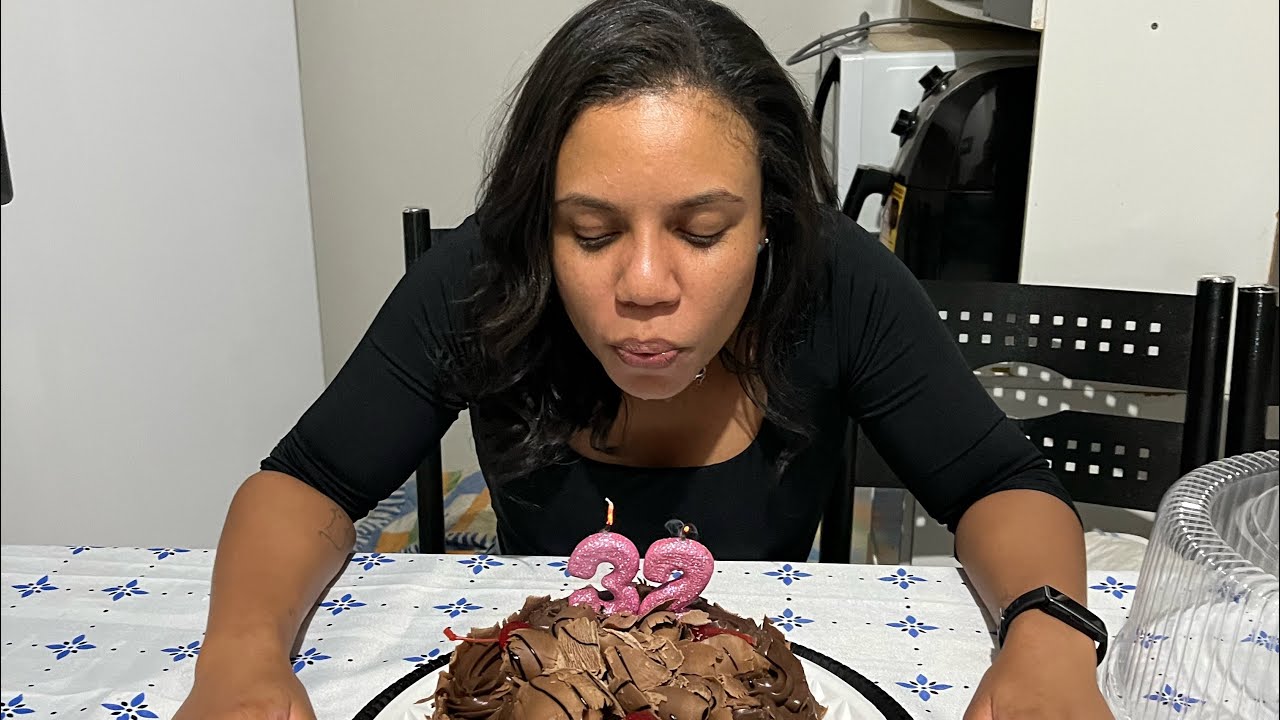 Vlog | Comemorando meu aniversário sozinha 🎉