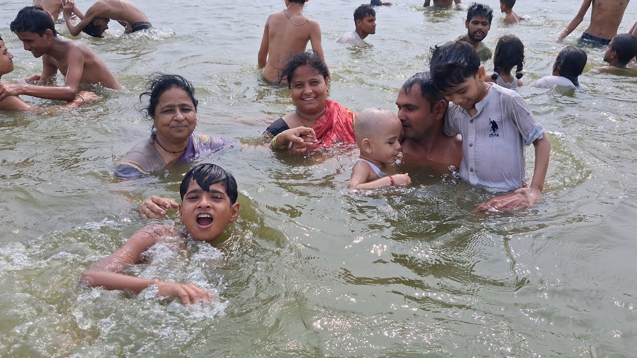 Hum gye Ganga ji me nahane 😃#familyvlog #vlog #manvi #manvivlogs #gangasnan