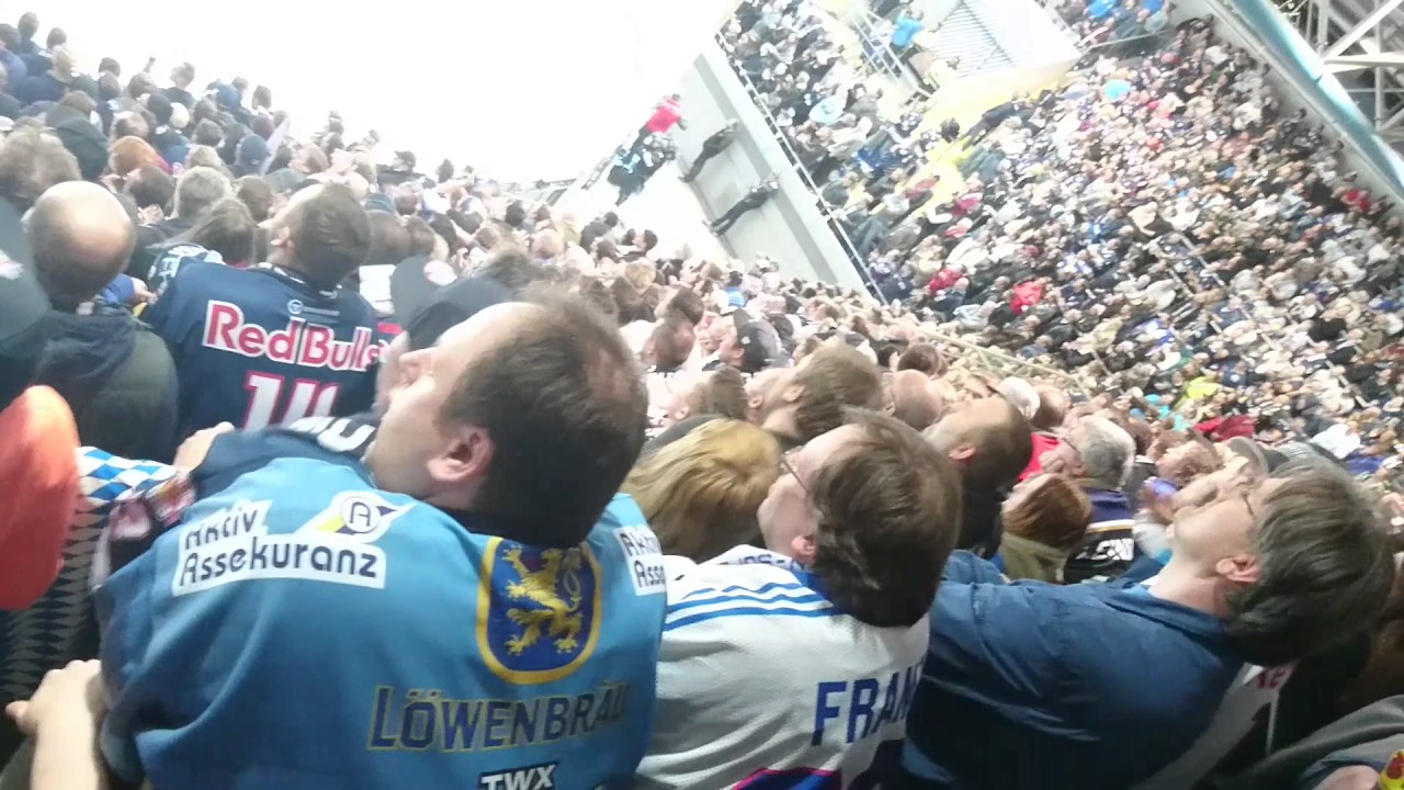 Ehc red bull München vs Eisbären Berlin spiel 3 28.3.17 die ganze Halle hüpft ole ole