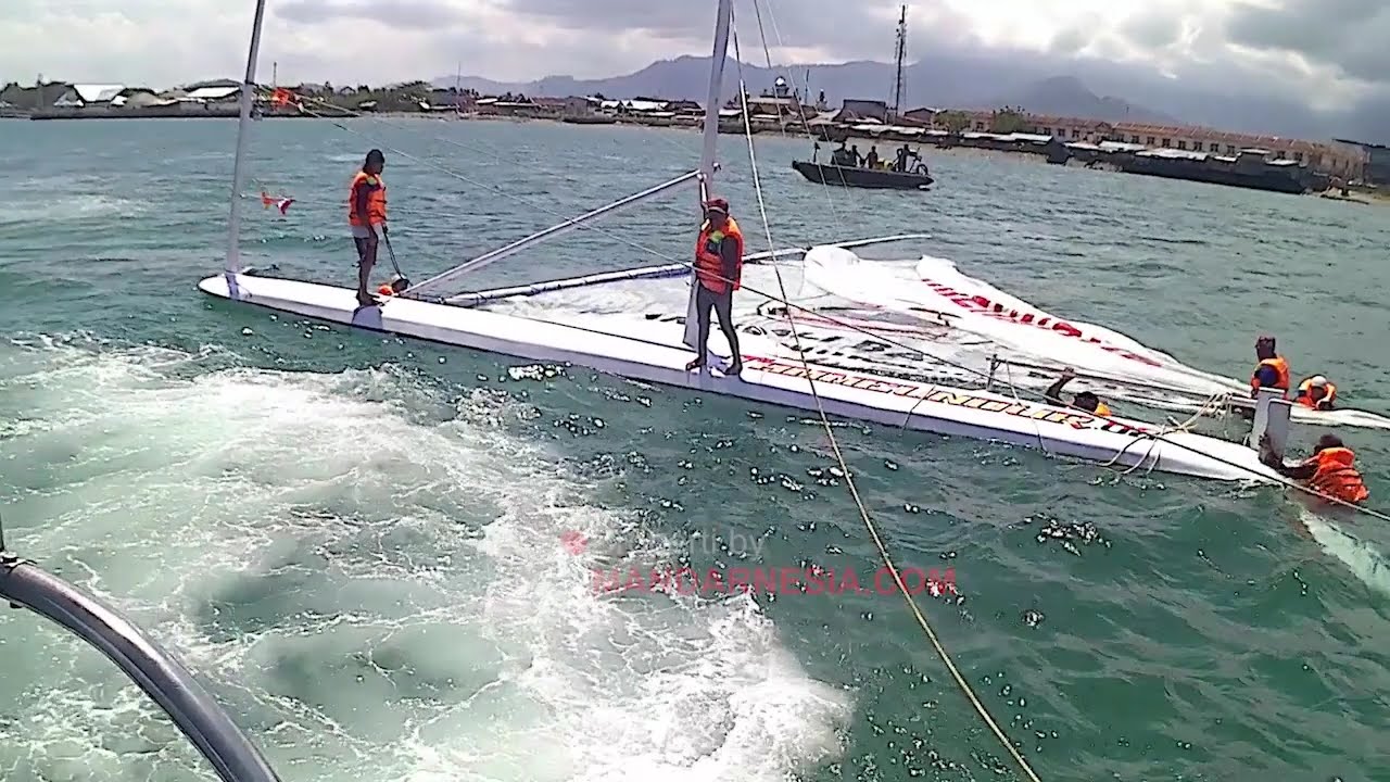 Kecelakaan Sandeq Race: Momen Menggetarkan yang Tertangkap Kamera!