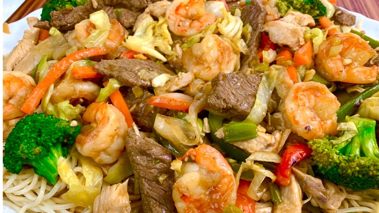 Chow Mein de Carne, Pollo y Camarones y brocoli - Comida China