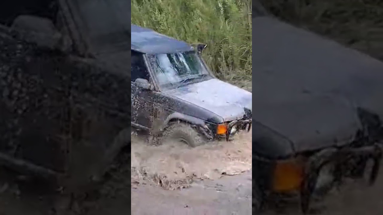 Discovery 1 V8 35s full send bog hole 