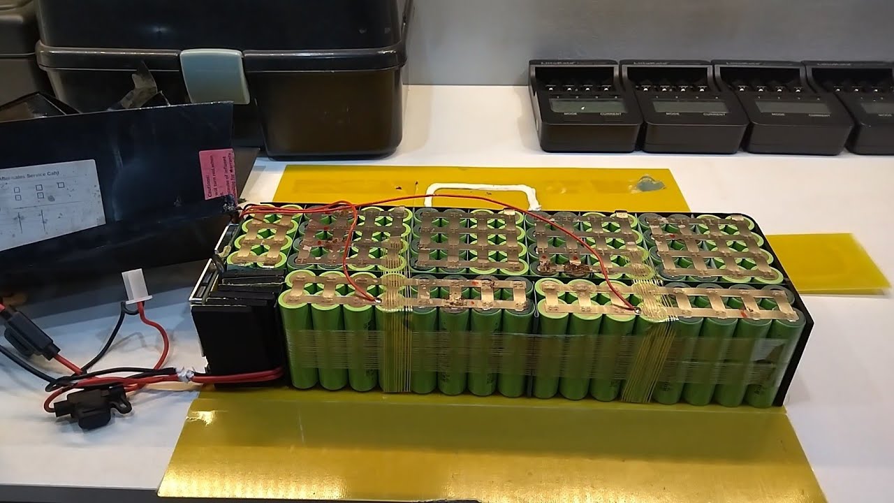 Manutenção em bateria de lítio do patinete elétrico foston S10