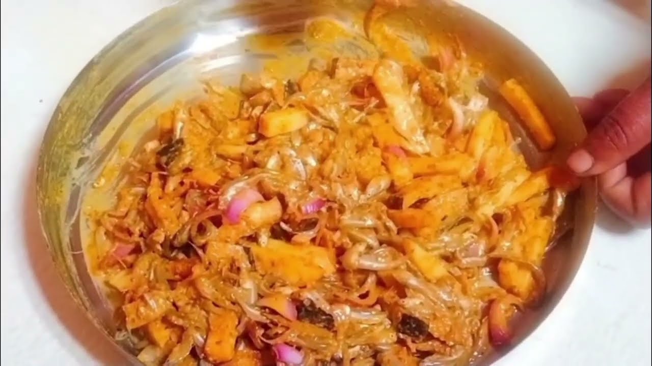 দারুন স্বাদে বানিয়ে নিন আলু বেগুন পেঁয়াজ দিয়ে ছোট মাছের এই রেসিপিটা। Small fish recipe। 