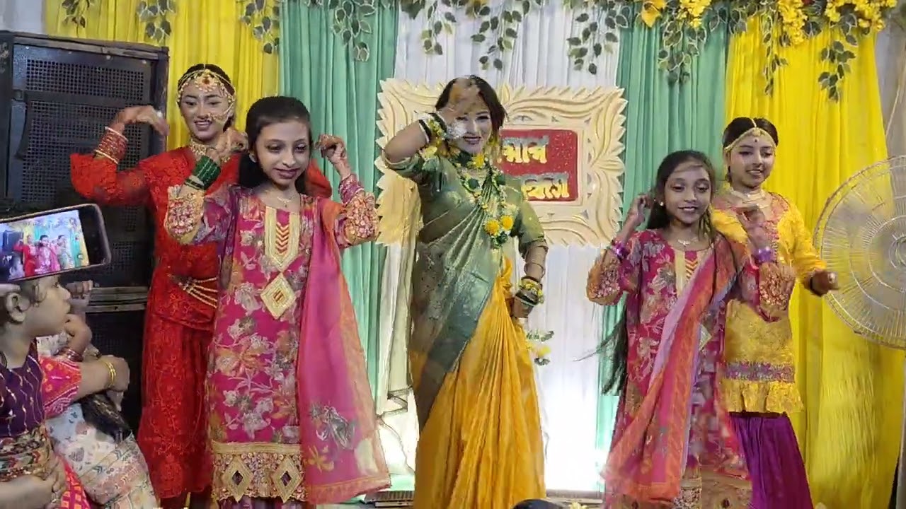 Baccha party Dance with her leader😂😎😉 