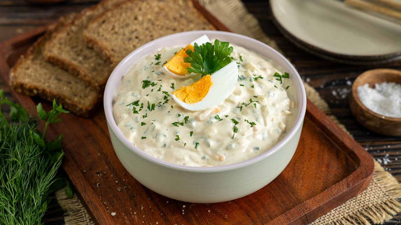 Einfacher Eiersalat mit Mayonnaise und Schnittlauch | klassisch & schnell