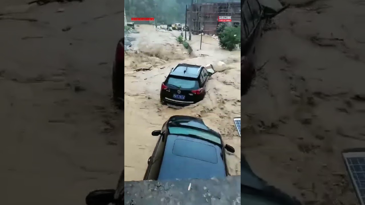 Flash Flood Sweeps Away Vehicles #flashflood #shorts #shortvideo