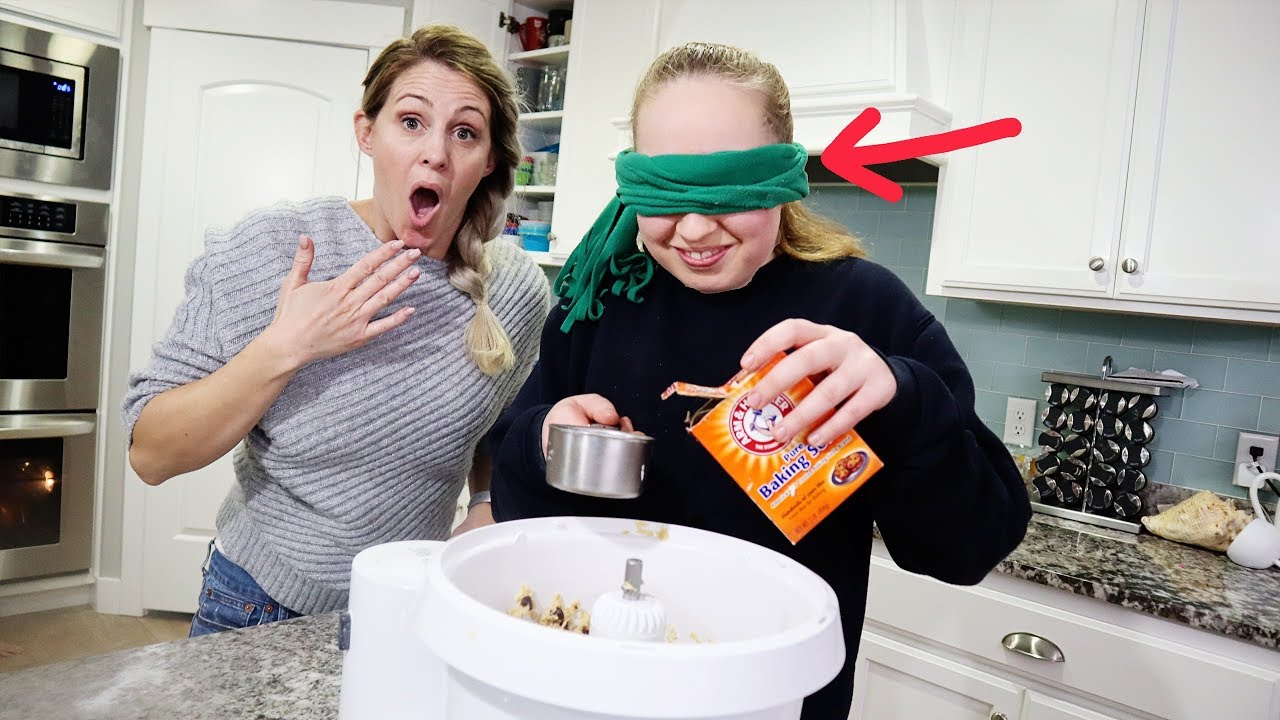 Blindfolded Cooking Challenge (funny)