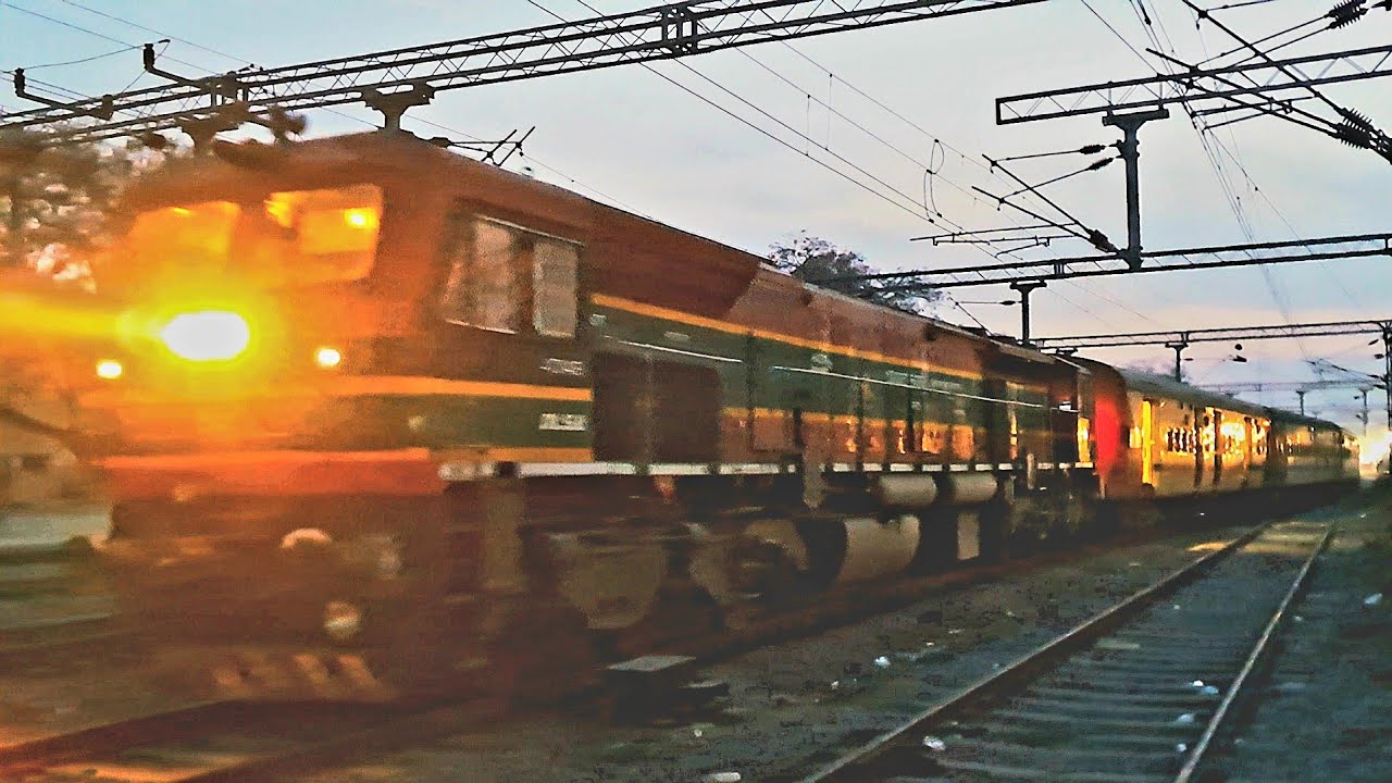 DLSA WDP4D 13th Battalion With 04218/Lucknow - Varanasi Exp Special (via Ayodhya Dham) Departure BBK
