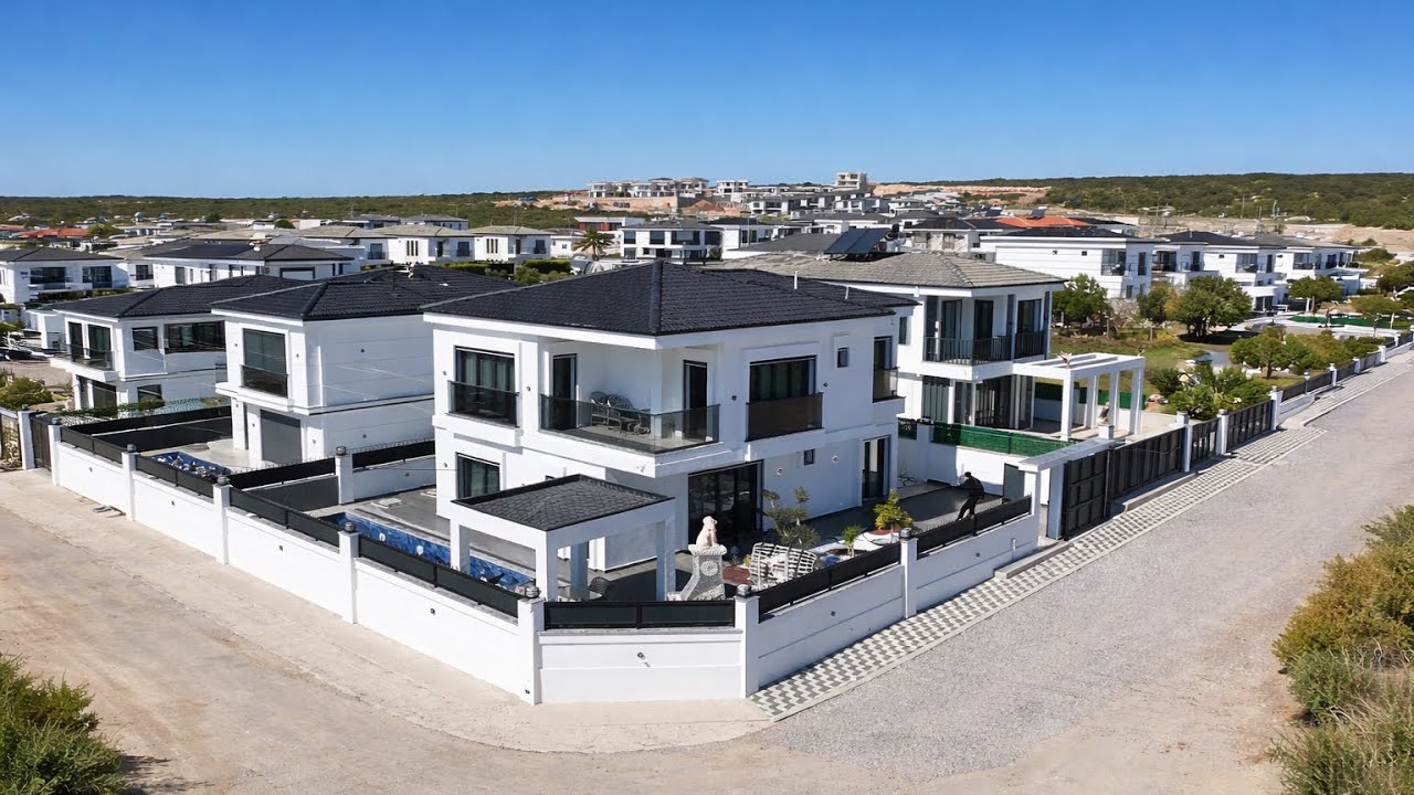 Didim’de satılık eşyalı 4 + 1 havuzlu müstakil villa