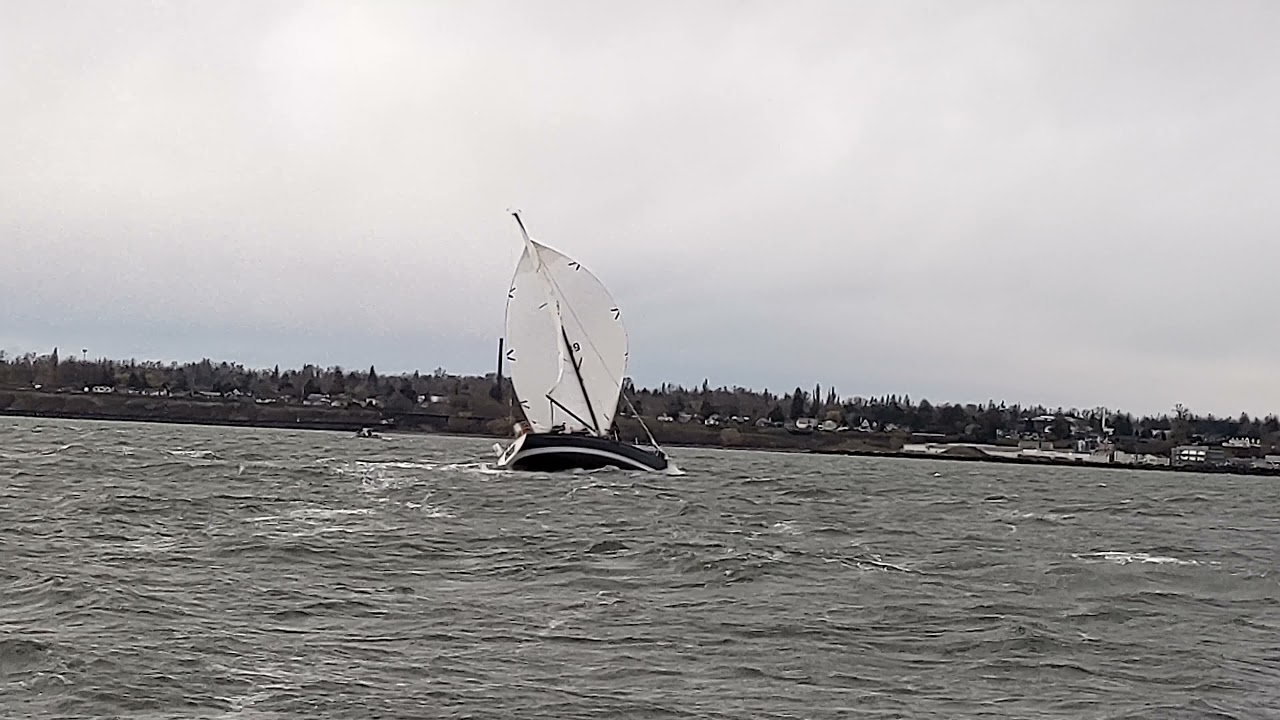 BENETEAU 36.7 spinnaker wipeout flying gybe broach heeling symmetrical kite high wind sailing chute