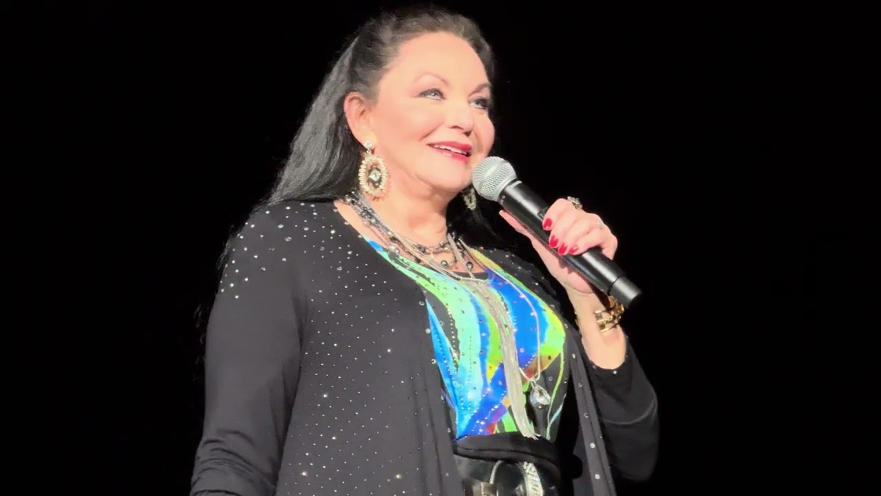 Crystal Gayle live at Arlington Music Hall on November 08, 2024 / Part 1