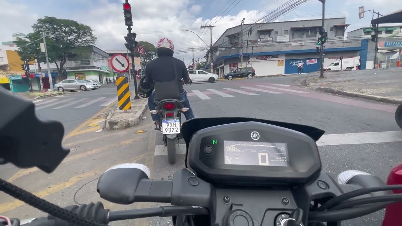 Indo ao hortifruti com minha moto crosser s 150 2024 preta - BELO HORIZONTE - MG