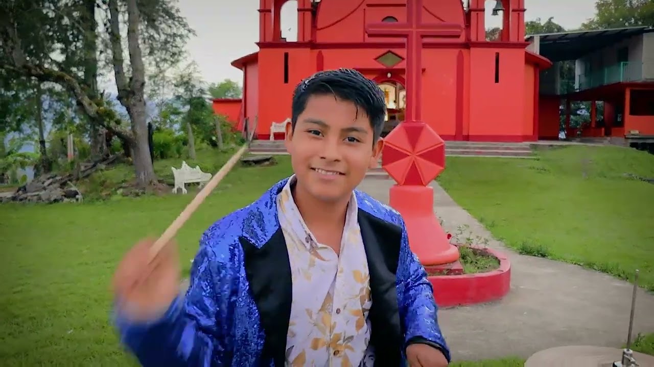 LA MÁQUINA MUSICAL-POPURRI CHARANGA MIXTECA (Video Oficial)