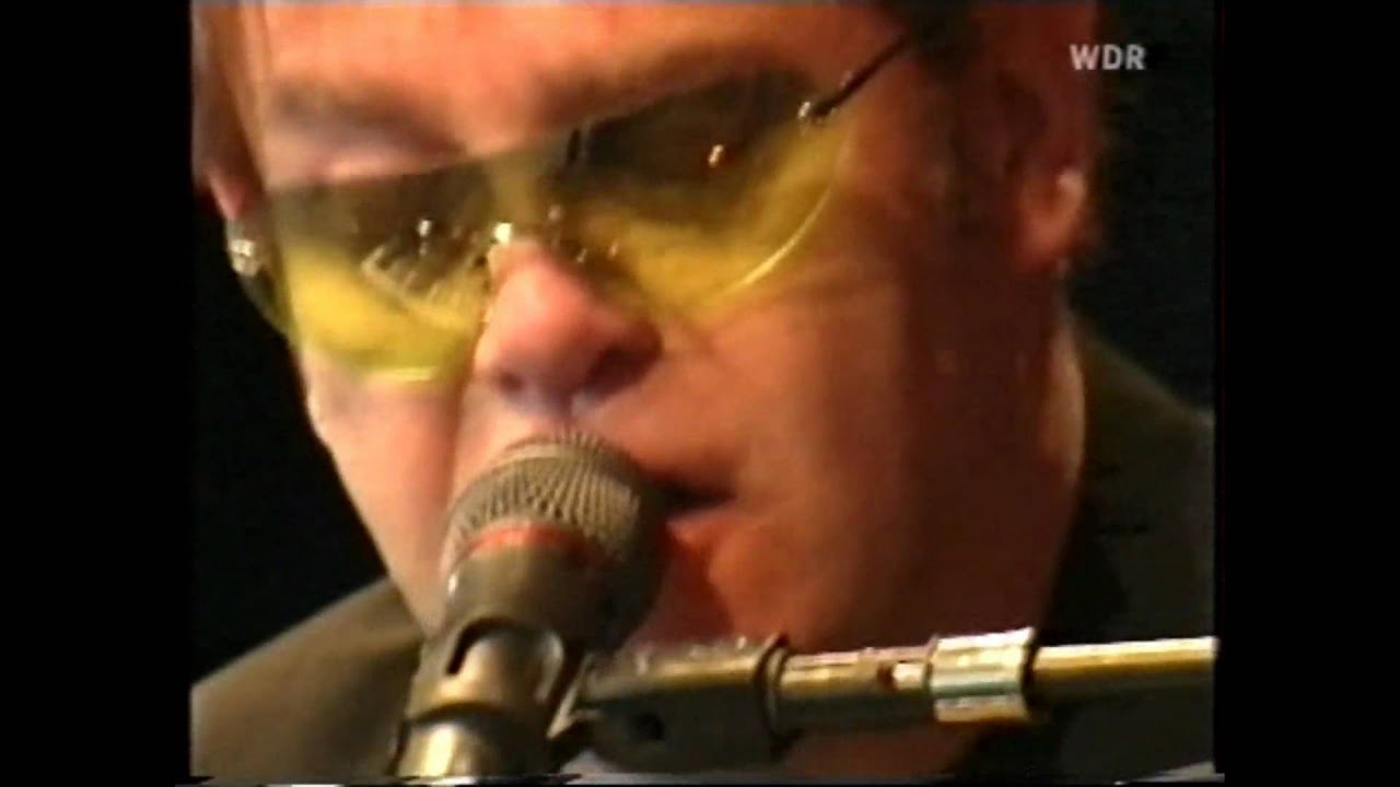 ELTON JOHN live in Bonn - I'm Still Standing (Solo Version)