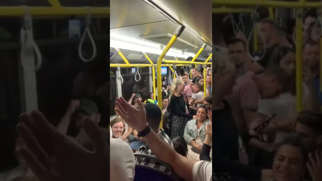 Israelis on bus start singing 