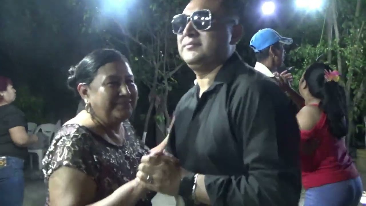 Wence y su grupo con el tema EL TLACUACHITO abril 2025 en Chapopote Tlachinolapa Veracruz.