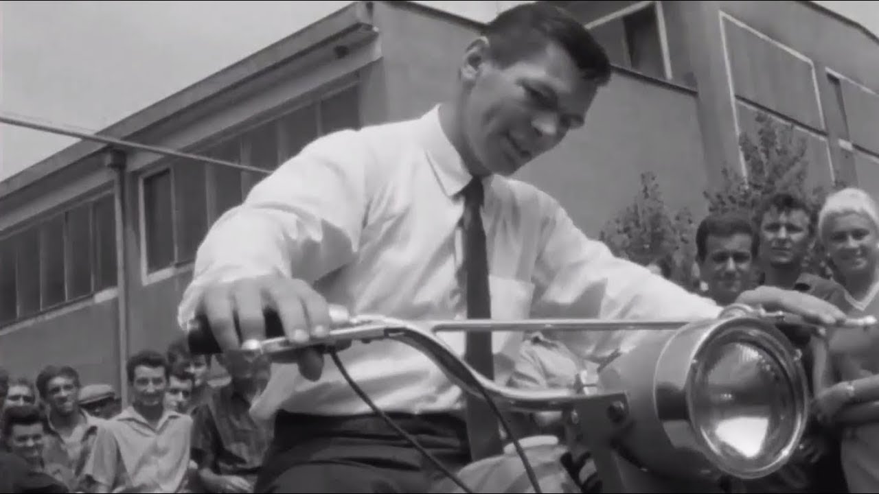 Stan Mikita & skúter Tatran (1967)