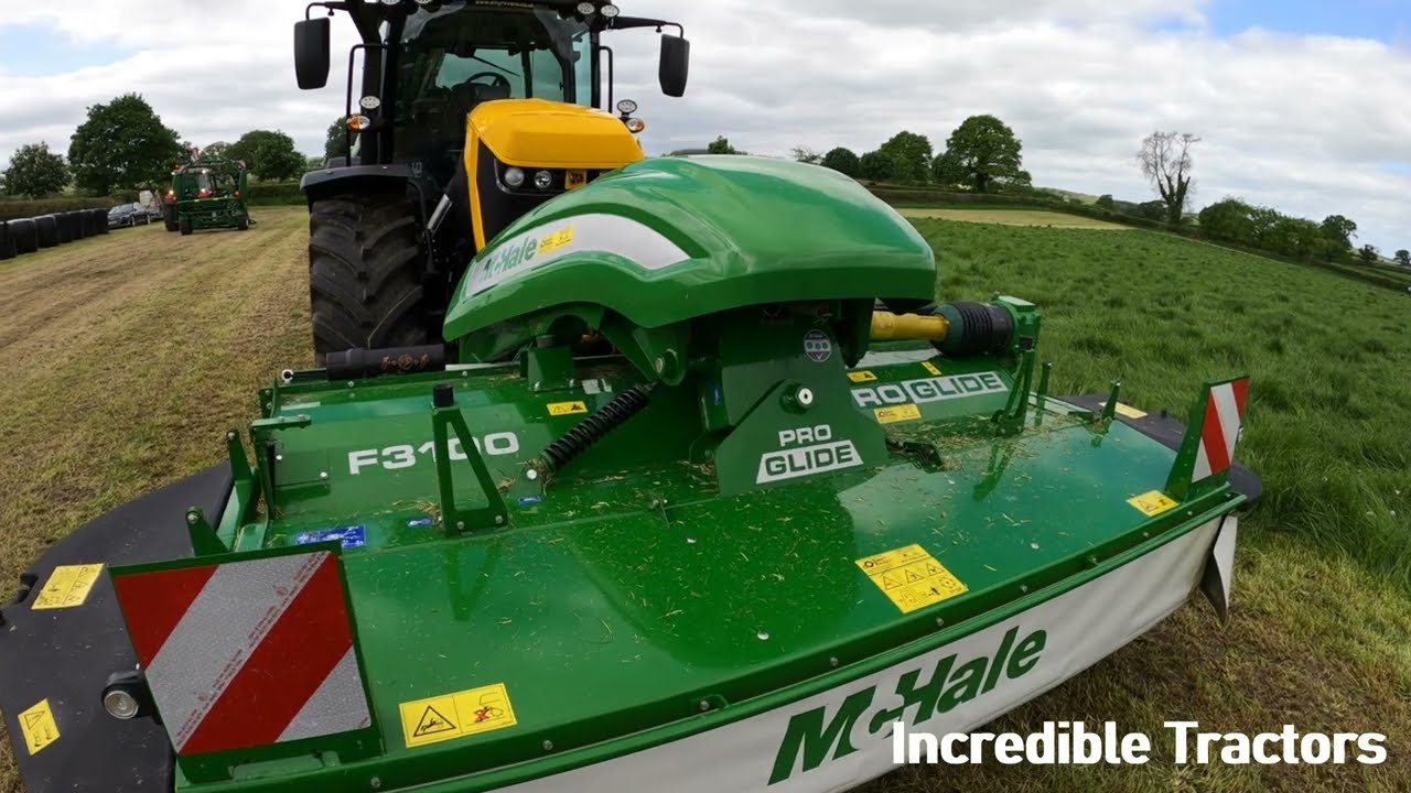 2022 JCB Fastrac 4220 6.6 Litre 6-Cyl Diesel Tractor (235 HP) with 2 McHale Mowers