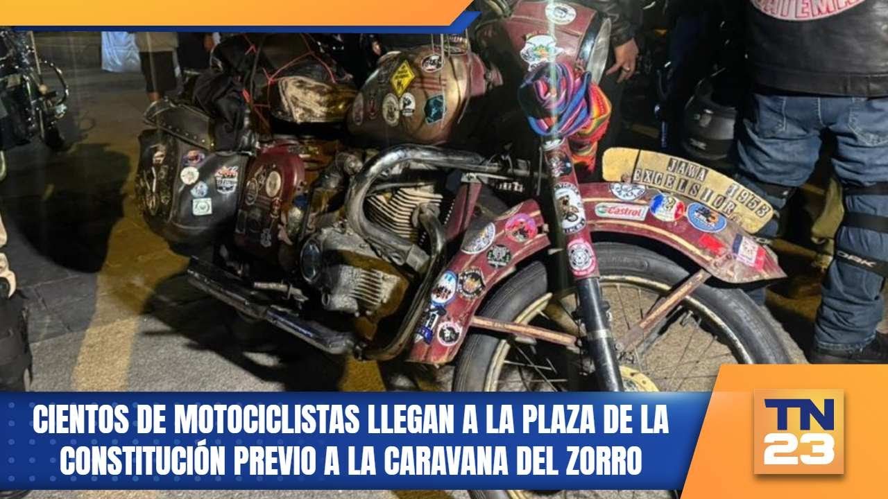 Cientos de motociclistas llegan a la Plaza de la Constitución previo a la Caravana del Zorro