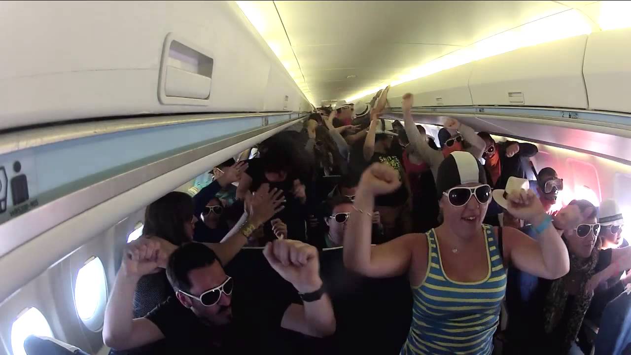 HARLEM SHAKE Sogelink official (in an airplane)