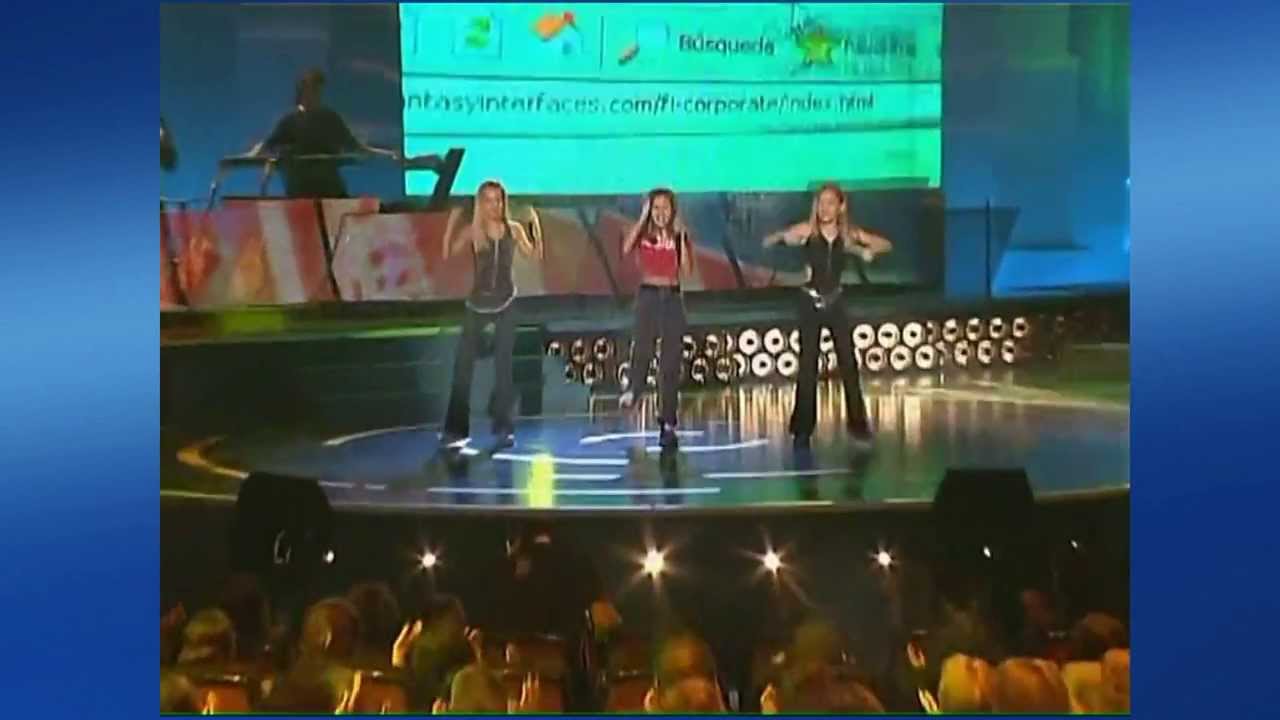 Mar&iacute;a Jos&eacute;, Sara  y &Uacute;rsula - Navegando en Internet