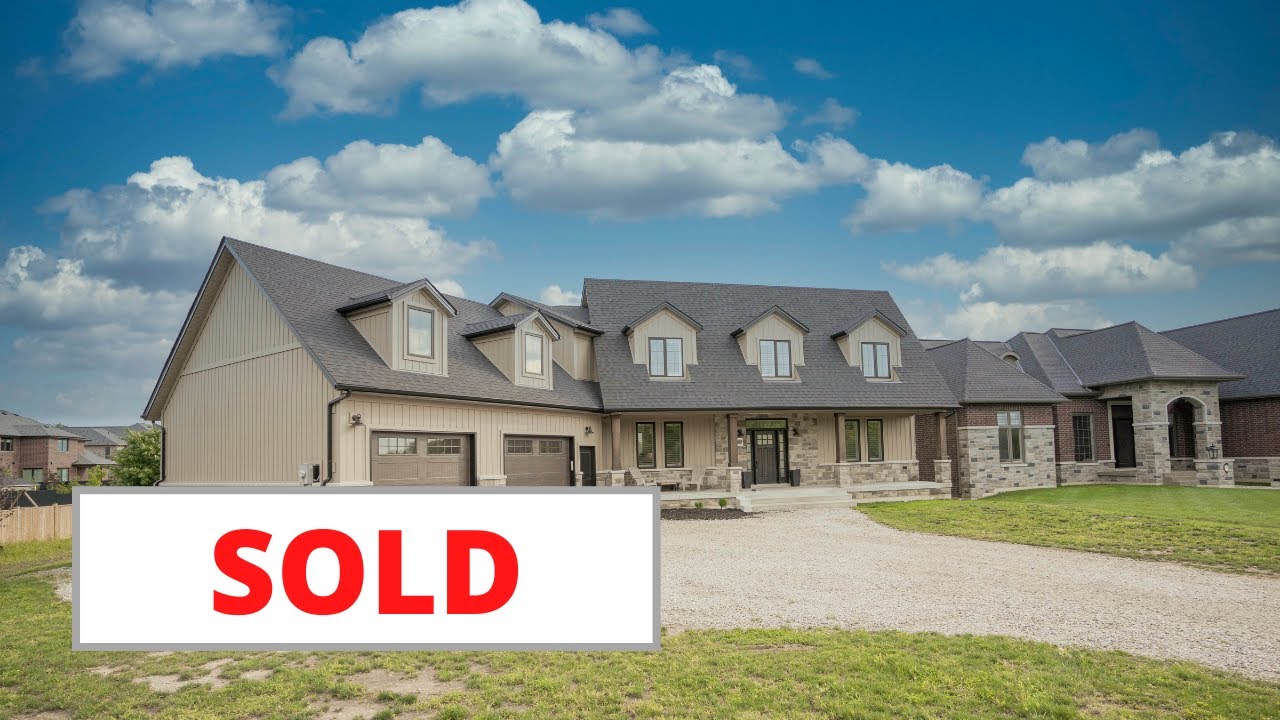 Canadian Houses| Inside a Single Family Home $759,000 | Life In Canada |Houses In Windsor Ontario