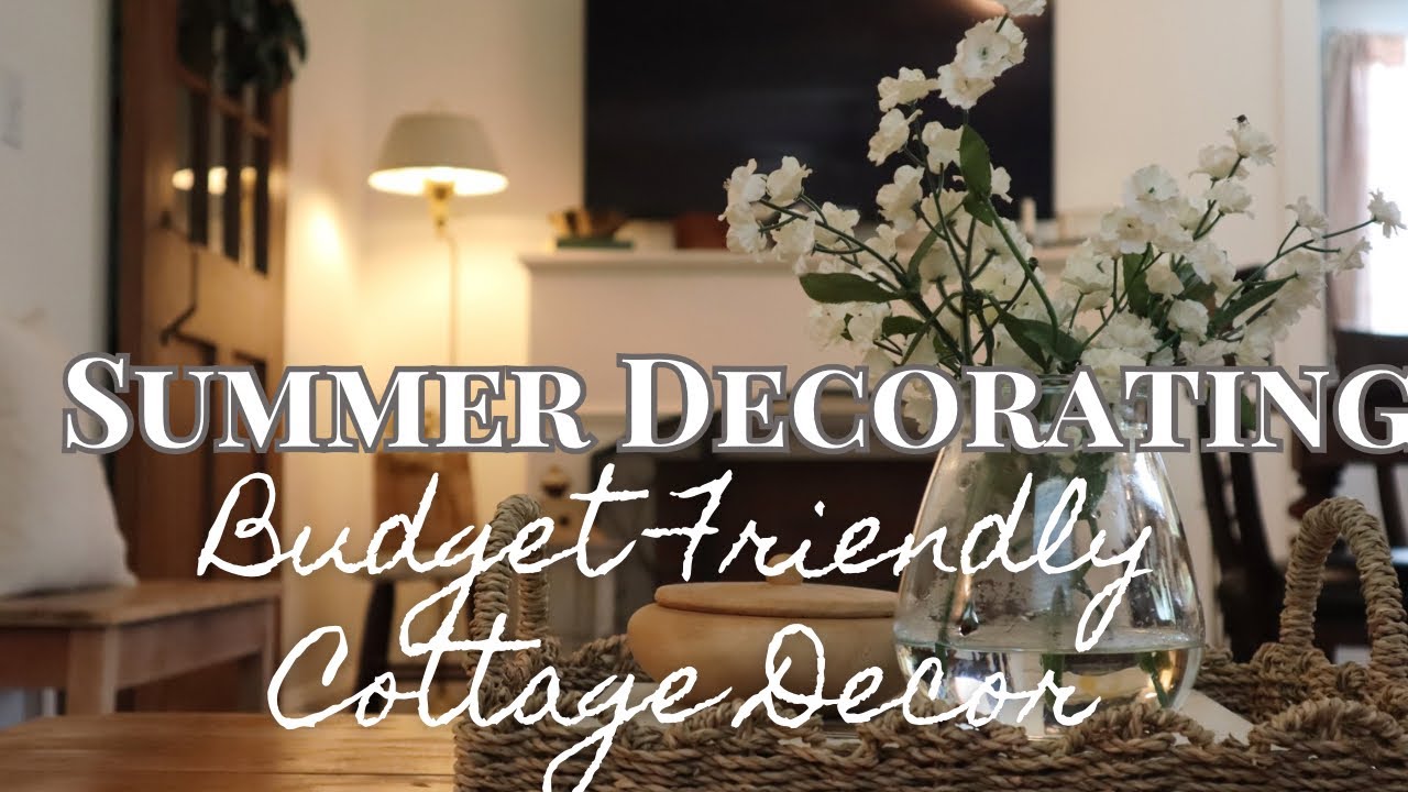Summer Decorating Ideas / Blue & White / Nancy Meyers Style Home Decor