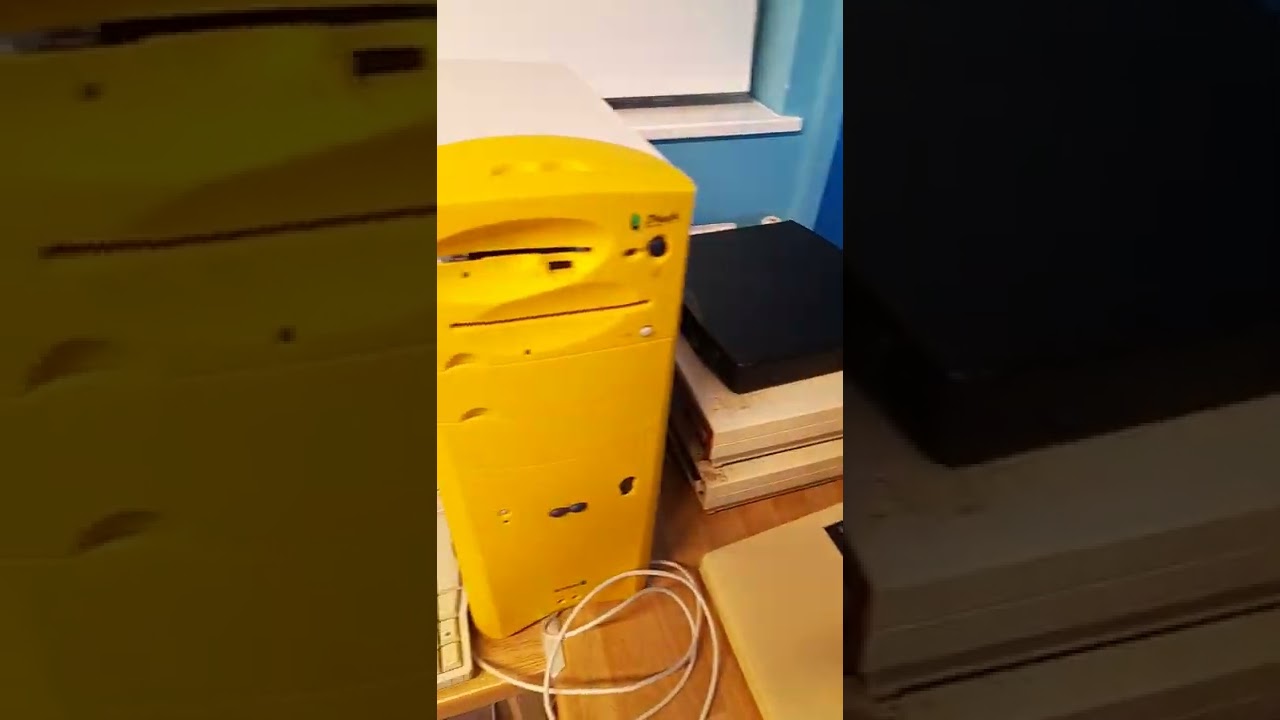 A stroll around TNMoC's classroom with BBC micros and Acorn 32-bit machines