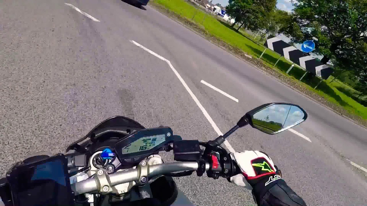 MT09 RAVEN CAFE, HORSESHOE PASS WALES LLANGOLLEN BIKE RIDE