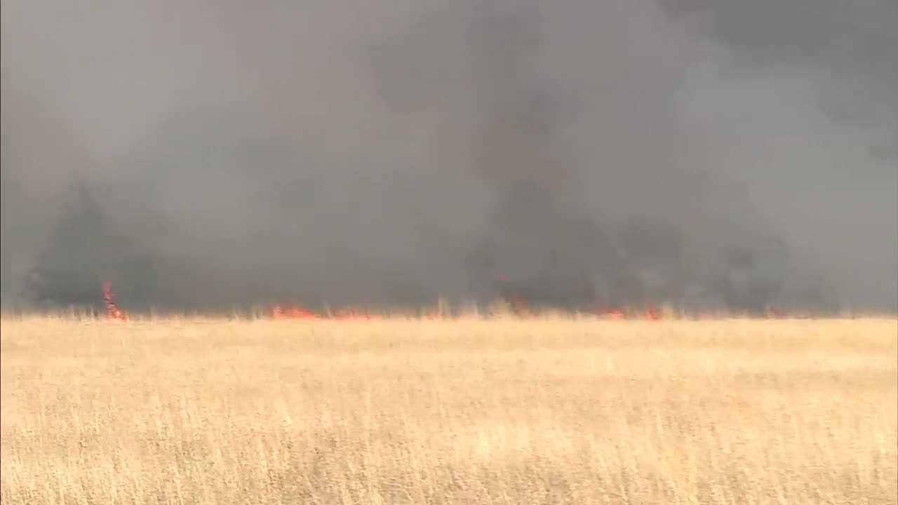Grass fire south of Cedar Valley causes heavy smoke to fill sky